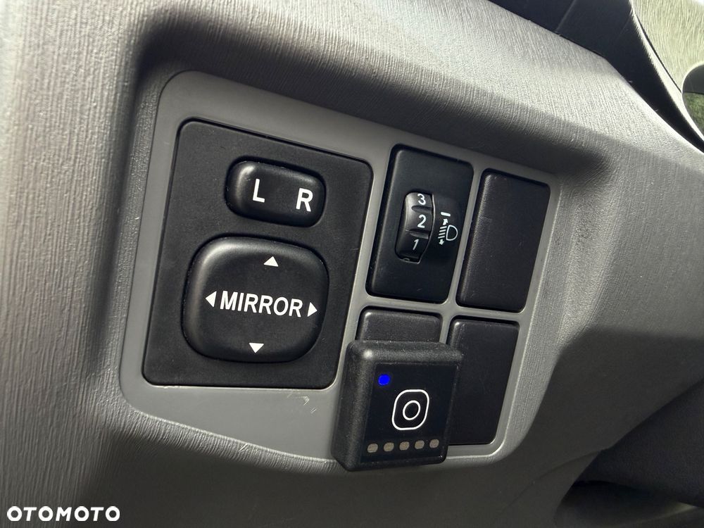 Toyota Prius (Hybrid) Executive - 13