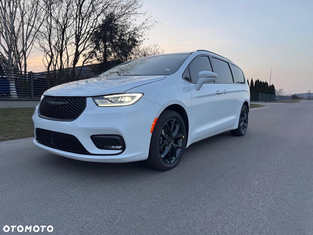 Chrysler Pacifica - 2