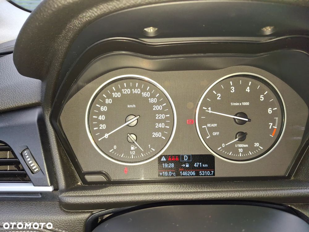 BMW Seria 2 218i Sport Line - 32