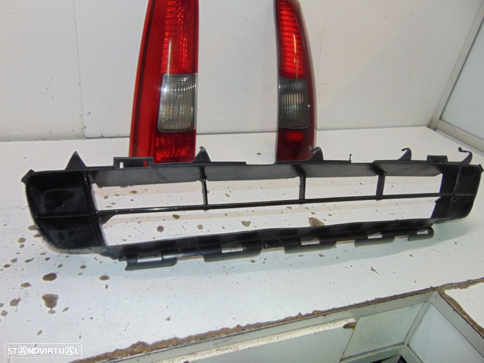 Volvo v70 farolins trás e grelhas - 3