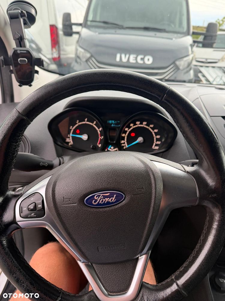 Ford COURIER - 9