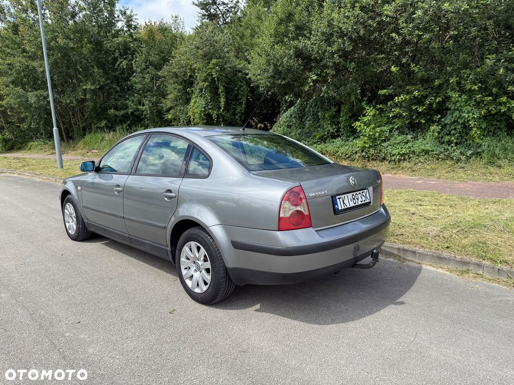 Volkswagen Passat 1.9 TDI Basis - 2