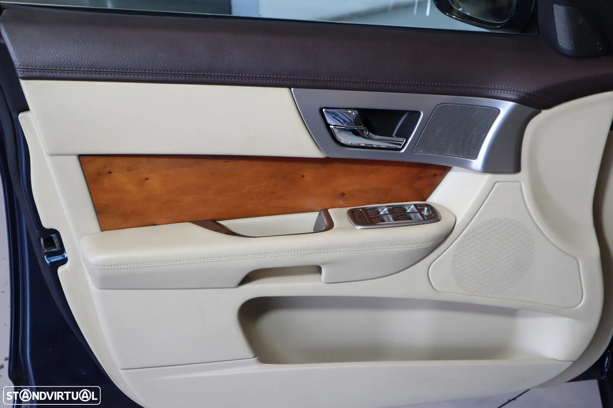 Jaguar XF 3.0 D V6 Premium Luxury - 14