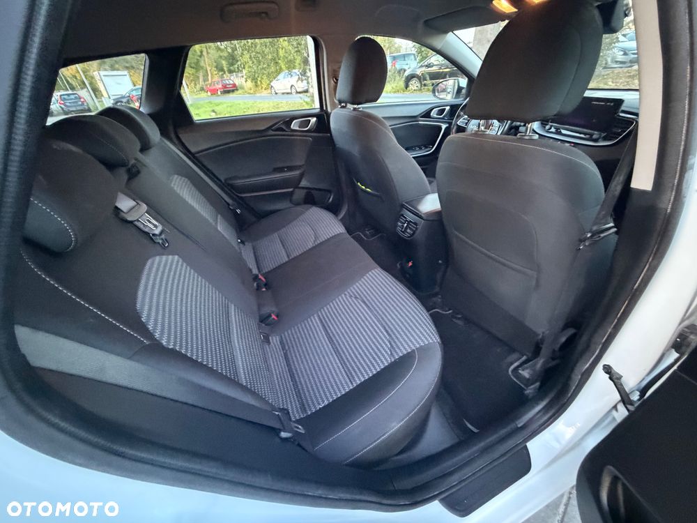Kia Ceed - 16