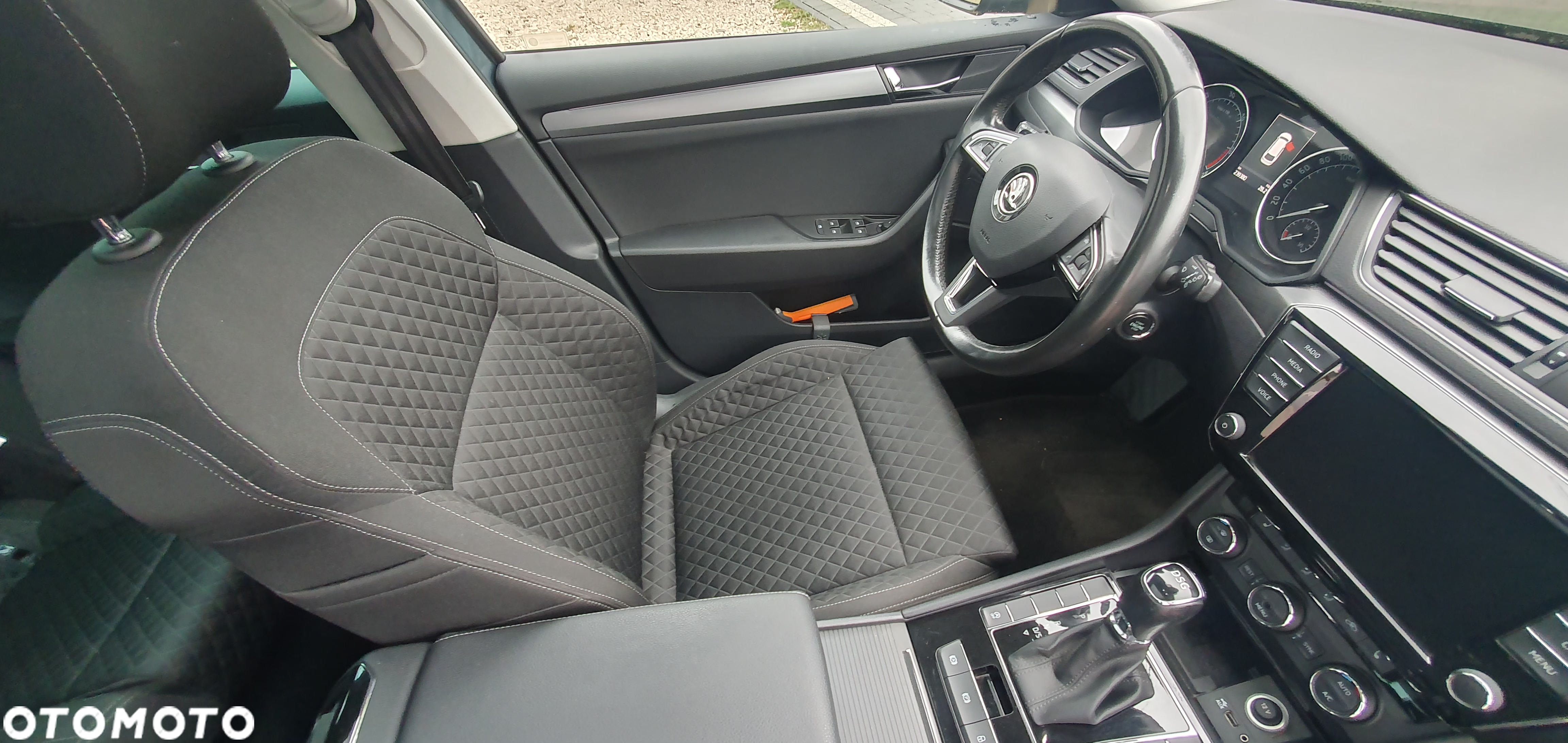Skoda Superb 1.6 TDI Style DSG - 8