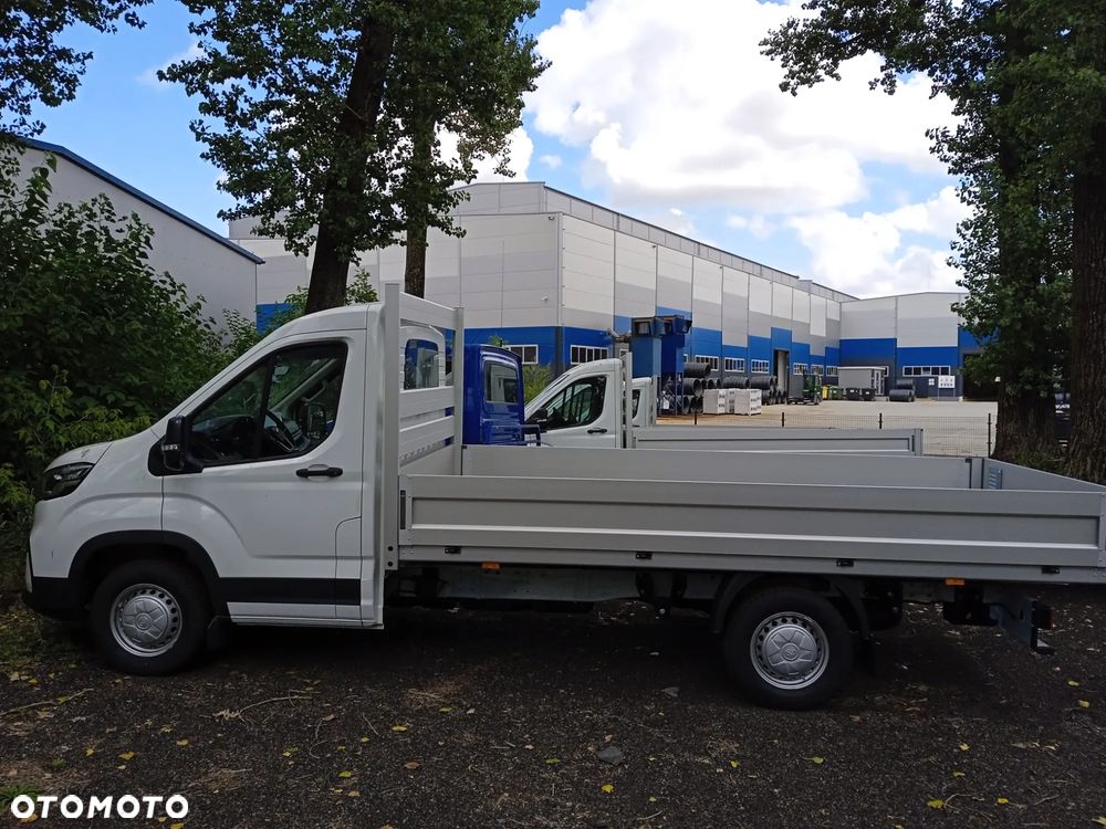 Maxus Deliver9