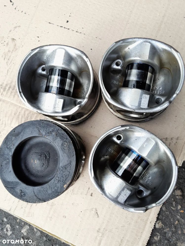 Tłok Renault Master III 2.3 DCI Biturbo 165 KM - 1