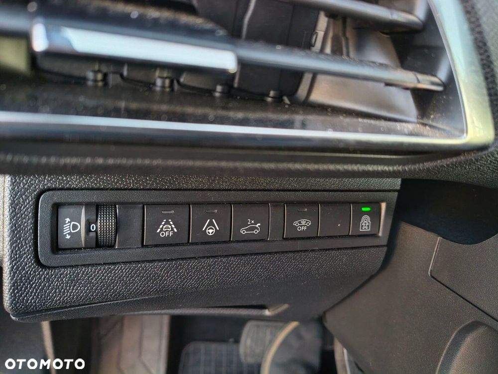 Peugeot 3008 1.2 PureTech Allure S&S EAT8 - 33