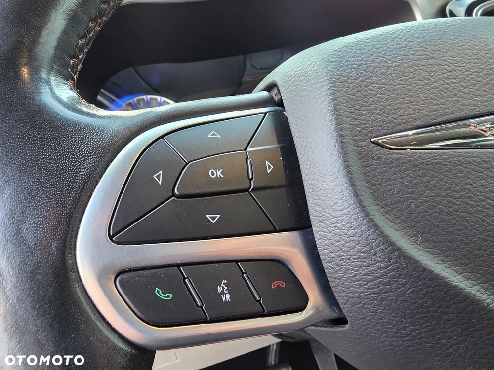 Chrysler Pacifica - 28