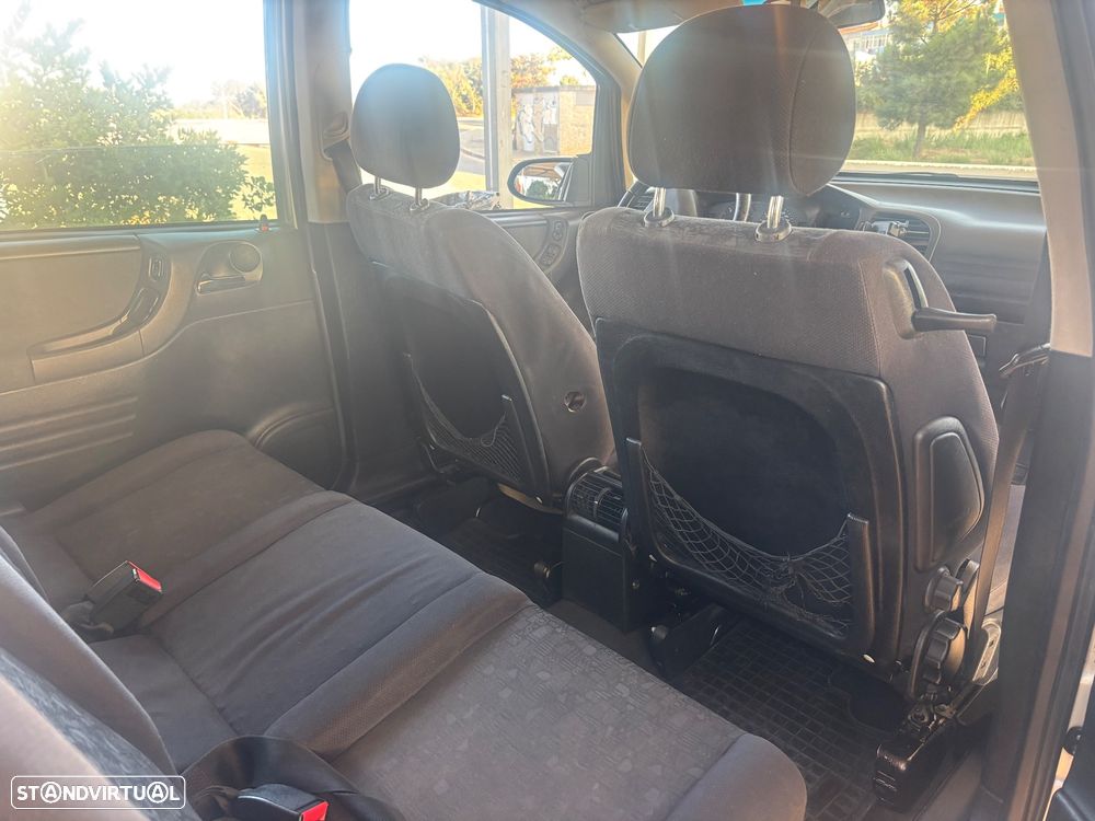 Opel Zafira 2.0 DTi - 20