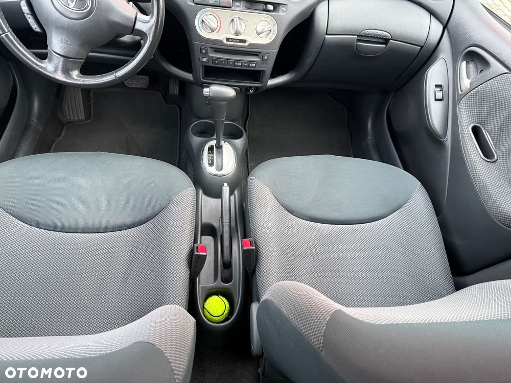 Toyota Yaris - 12