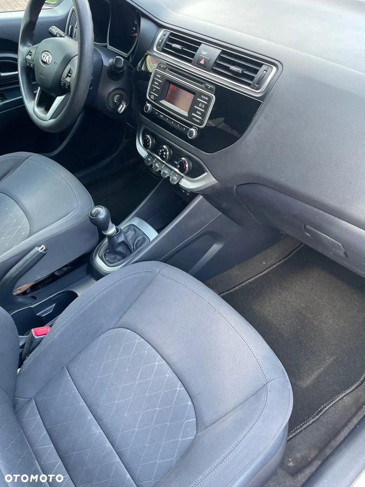 Kia Rio 1.2 Edition 7 - 11
