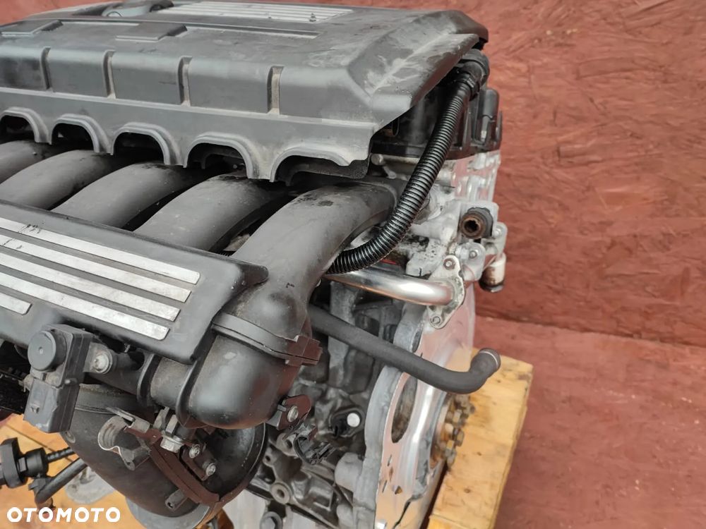 BMW E60 LCI / E61 LCI / E63 LCI / E64 LCI / E90 / E90 LCI / E91 / E91 LCI / E92 / E92 LCI / E93 / E93 LCI. ORYGINALNY KOMPLET SŁUPEK SILNIKA N53B30 + KOLEKTOR SSĄCY + CZUJNIKI WAŁA I WAŁU. O NR: 0 421 310 / 7 523 912 / 7 567 641 OEM. BARDZO DOBRY STAN TECHNICZNY PO PRZEBIEGU 190 TYŚ KM - 13