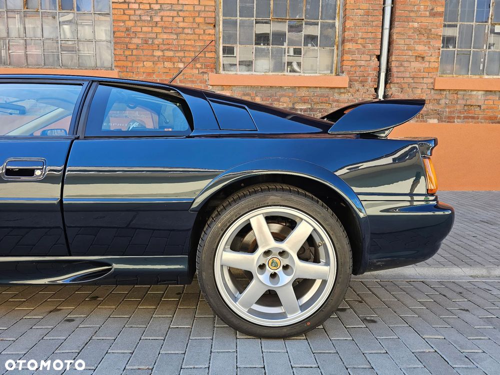 Lotus Esprit - 8