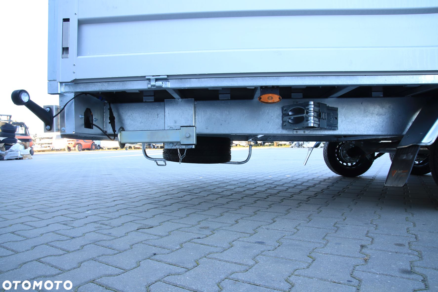 Niewiadów Boss 5.5 x 2.1 burty aluminiowe 3 osie po 1350kg koła 195R13C - 9
