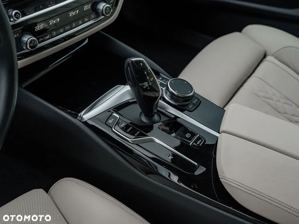 BMW Seria 5 520d xDrive - 10