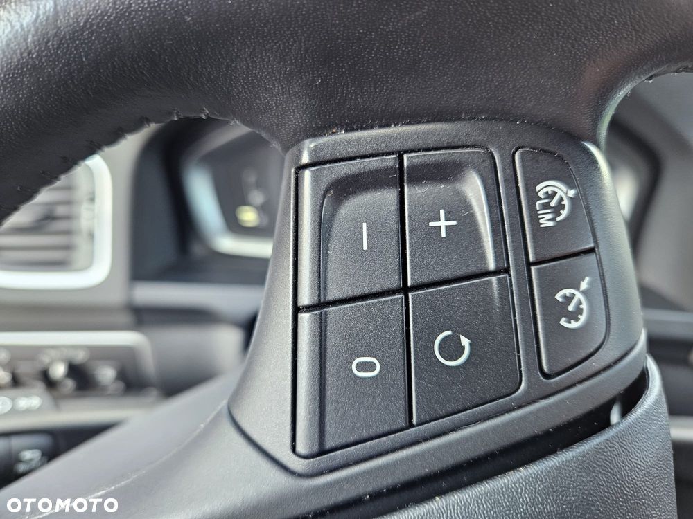 Volvo V60 D4 Momentum - 16