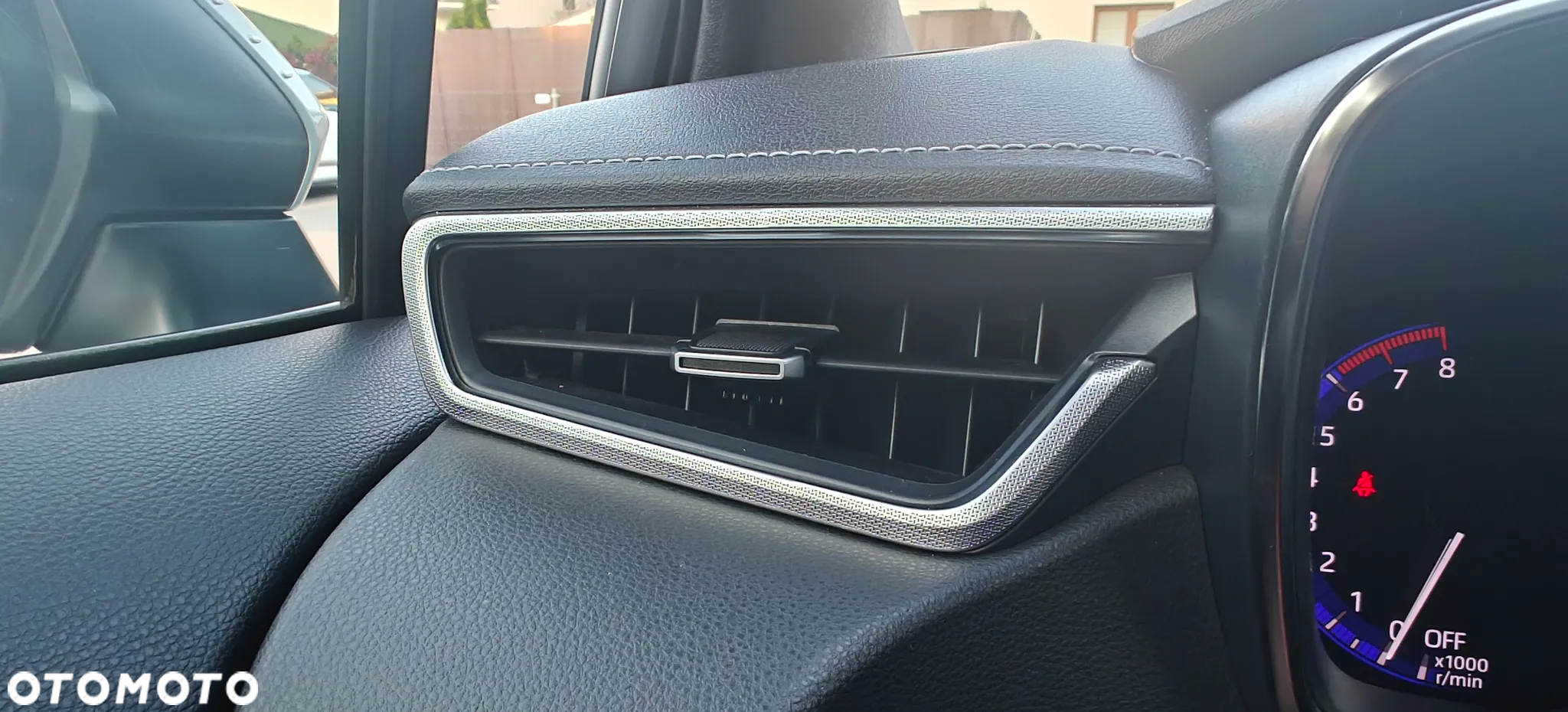 Toyota Corolla 2.0 Hybrid Executive - 27