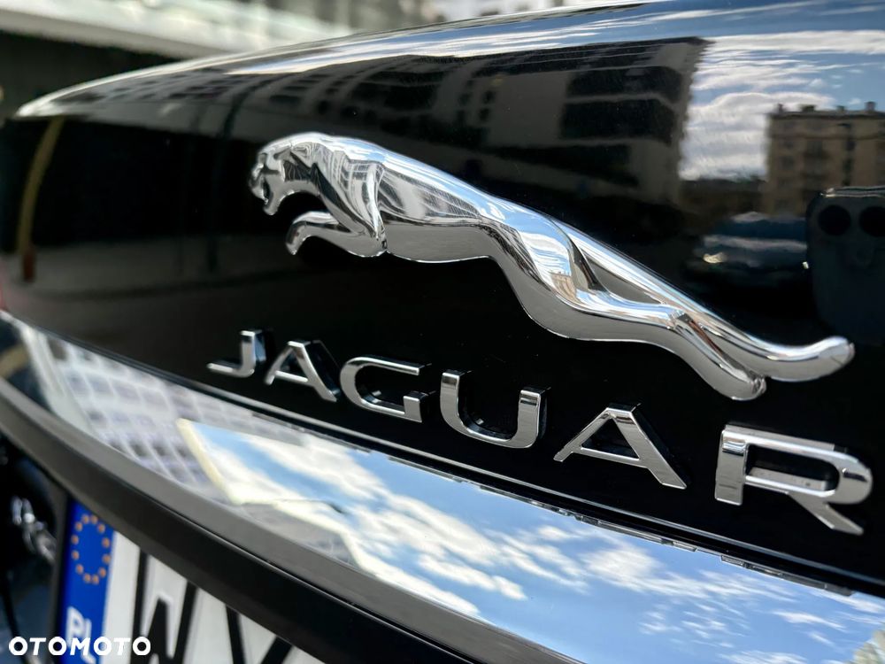 Jaguar XF 35t AWD Portfolio - 22