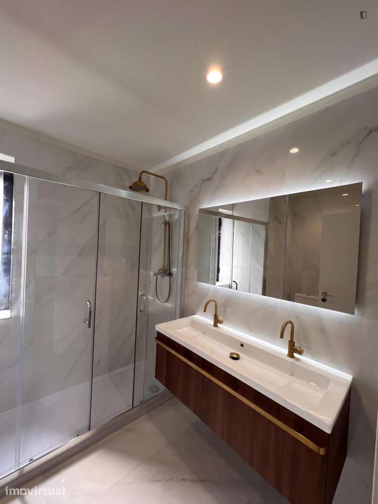 Quarto - localizado em Paranhos Porto - Grande imagem: 3/7