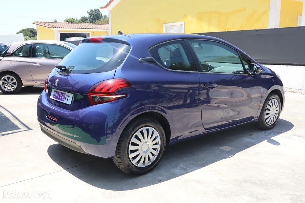Peugeot 208 - 10