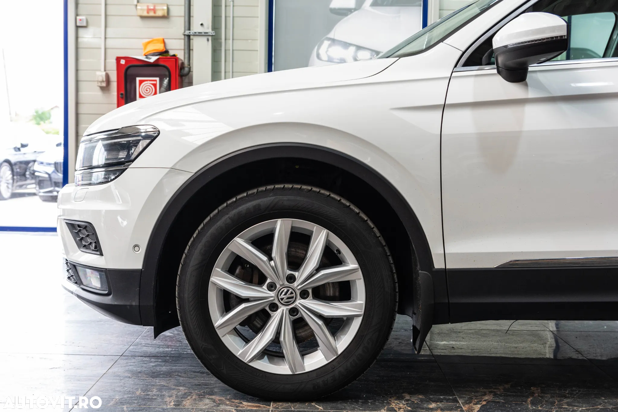 Volkswagen Tiguan 2.0 TDI 4Mot DSG Highline - 9