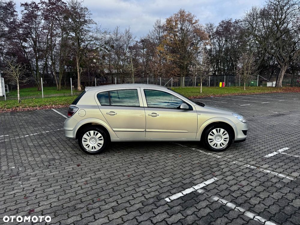 Opel Astra 1.6 Enjoy - 4