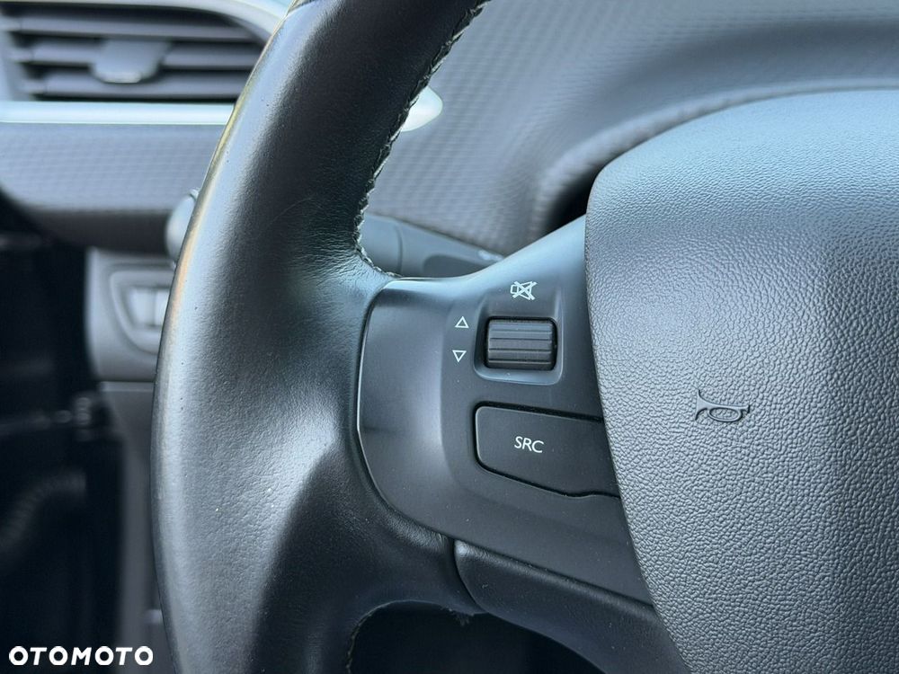 Peugeot 2008 1.2 Pure Tech GPF Active S&S EAT6 - 23