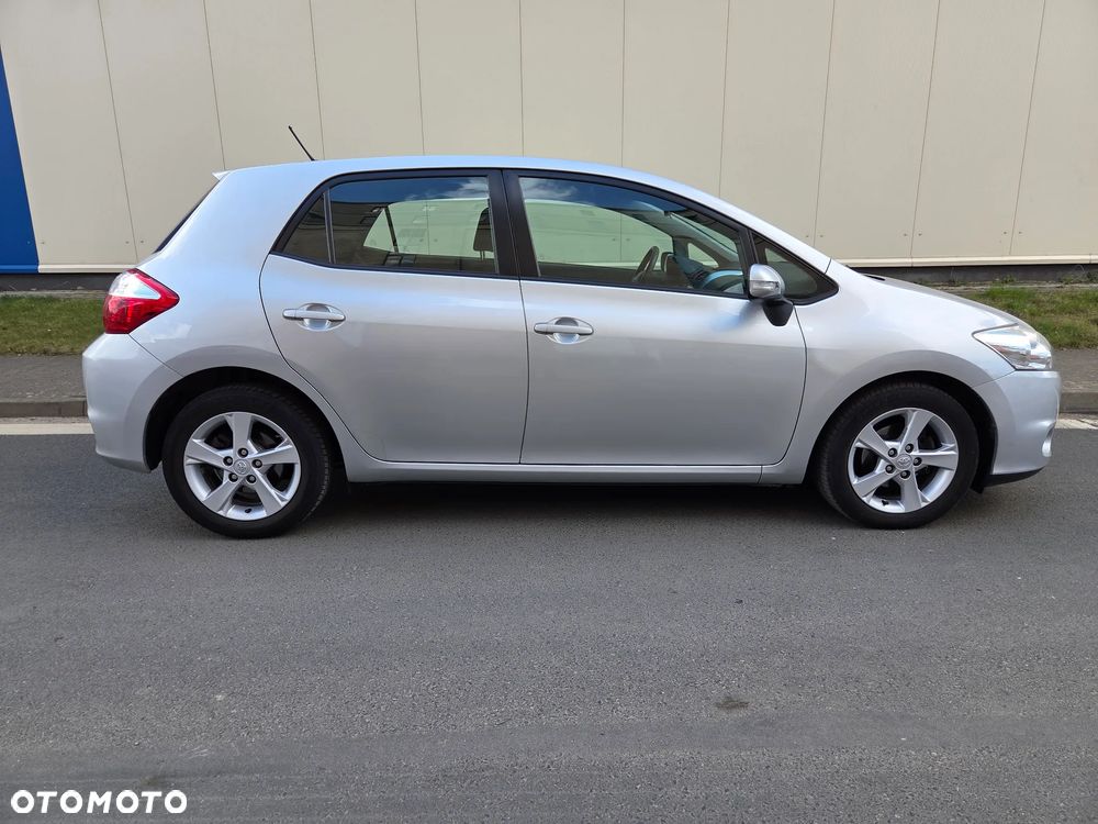 Toyota Auris 1.6 Valvematic Executive - 10