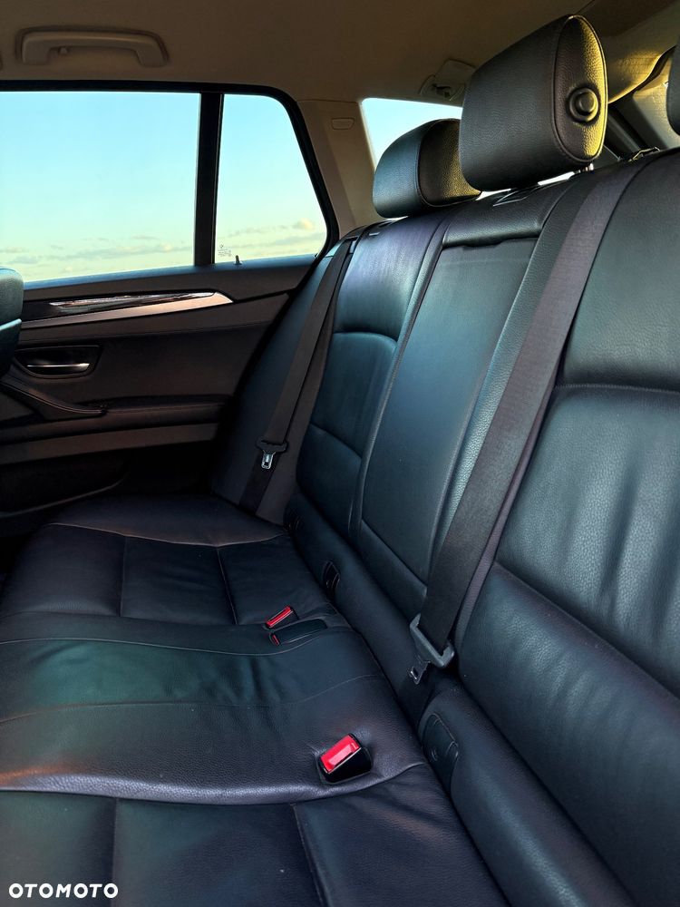 BMW Seria 5 525d - 9