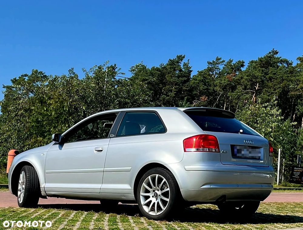 Audi A3 3-drzwiowe 1.6 FSI Attraction - 4