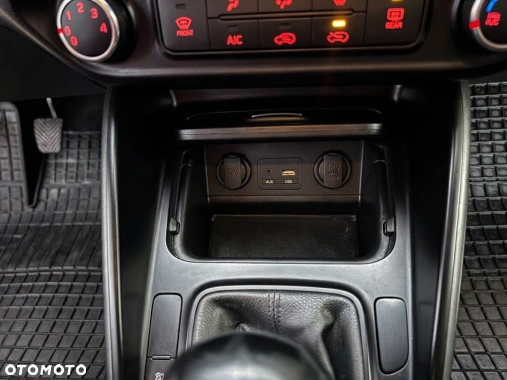 Kia Carens 1.7 CRDi M - 19