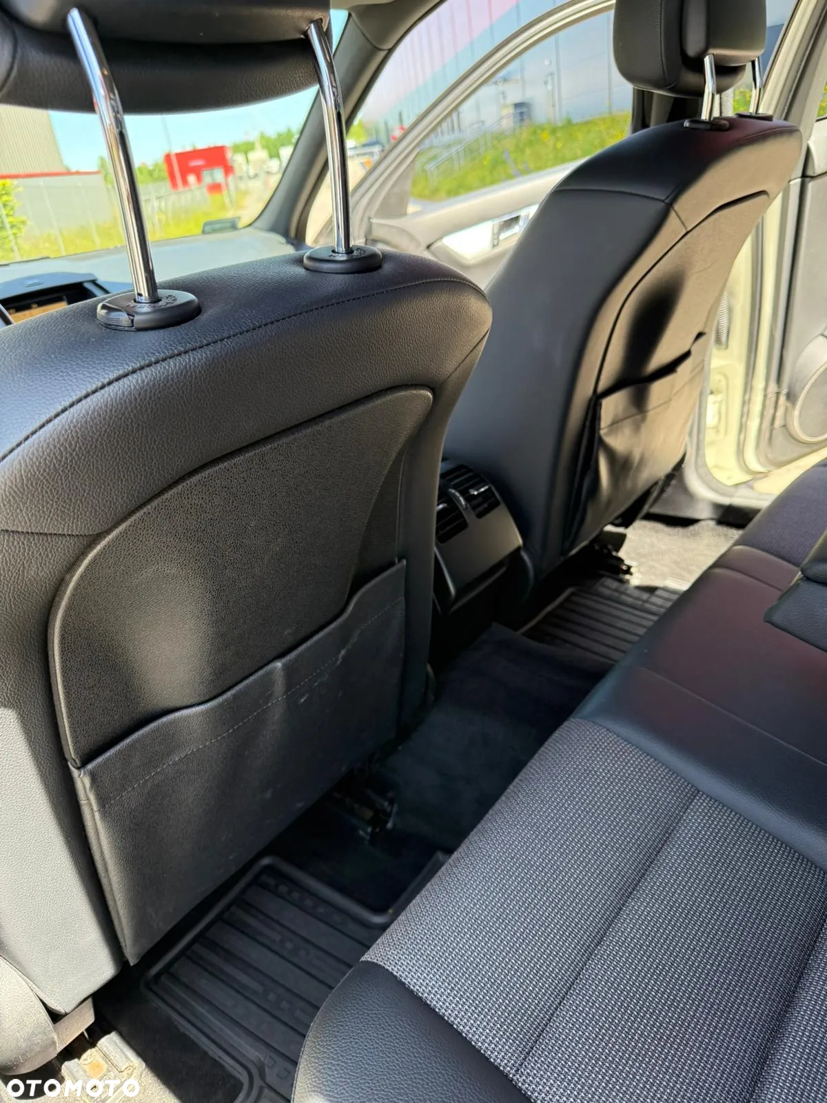 Mercedes-Benz Klasa C 180 T CGI Automatik BlueEFFICIENCY Avantgarde - 19