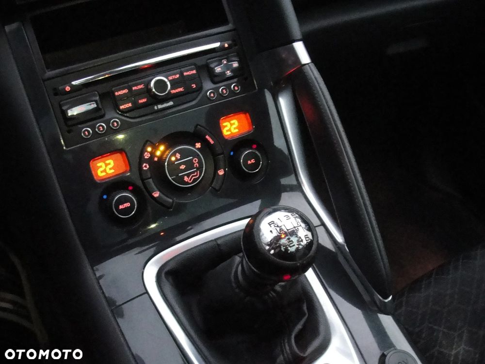 Peugeot 3008 HDi 150 Allure - 15