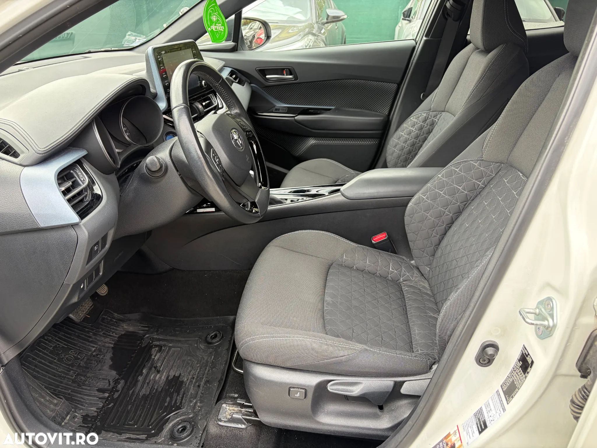 Toyota C-HR Hybrid Lounge - 22