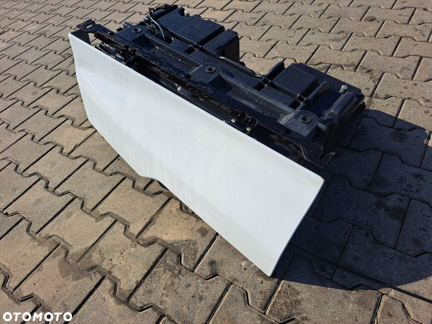 SCHOWEK POD KABINĘ PRAWY RENAULT PREMIUM LANDER KERAX DXI - 2