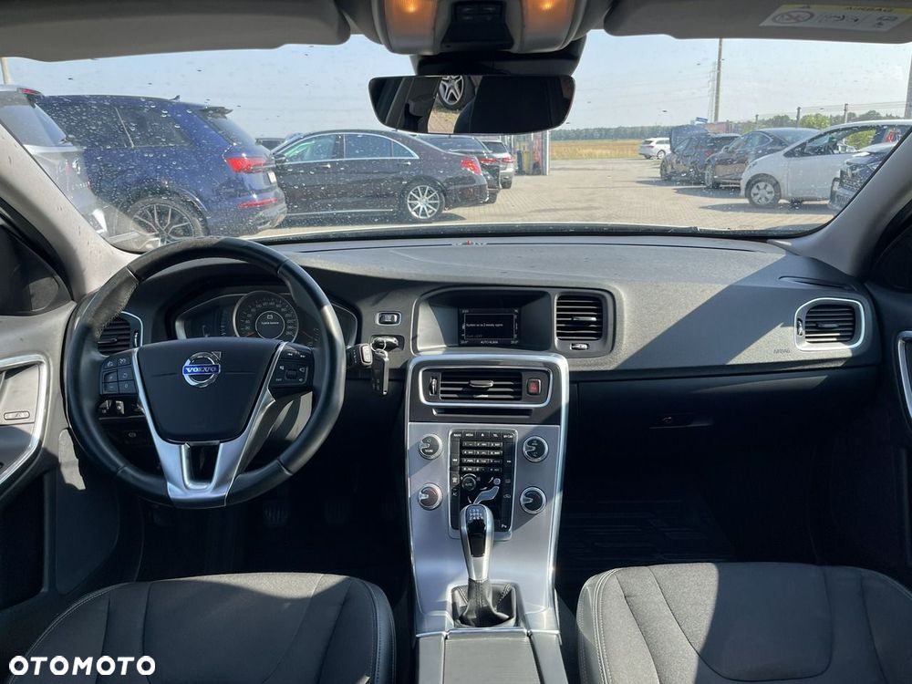 Volvo V60 D2 Momentum - 9