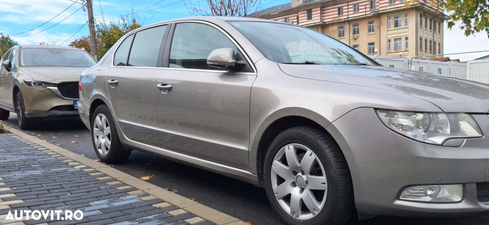 Skoda Superb 2.0 TDI Elegance DSG - 4
