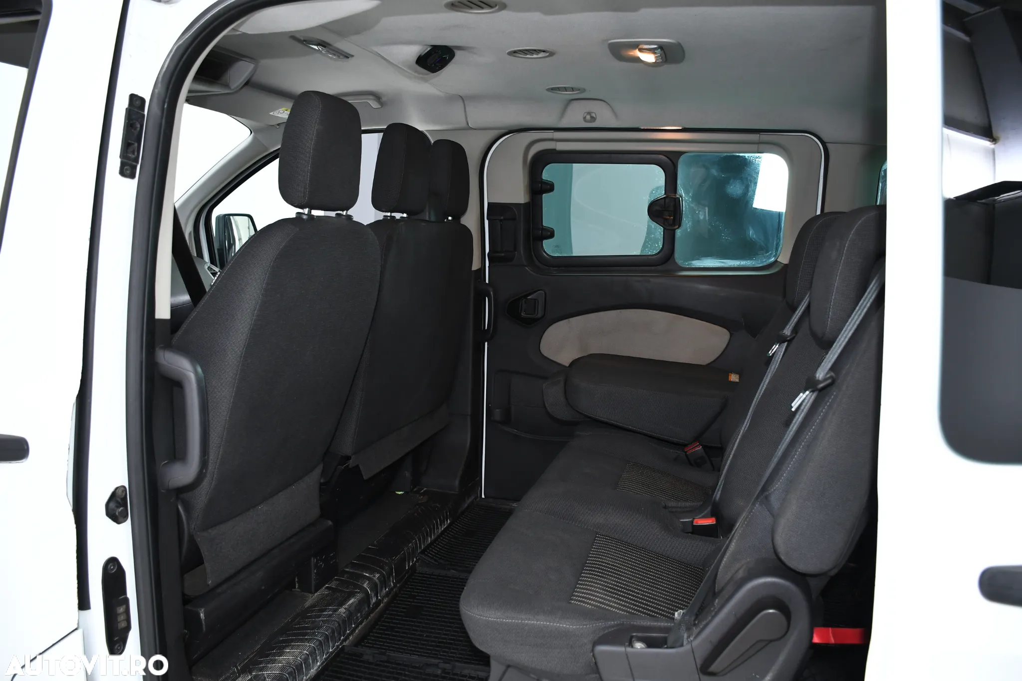 Ford Tourneo Custom - 14