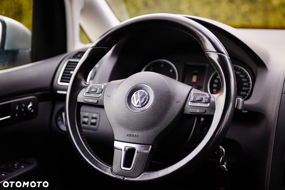 Volkswagen Touran 1.6 TDI DPF BlueMotion Technology DSG Highline - 18