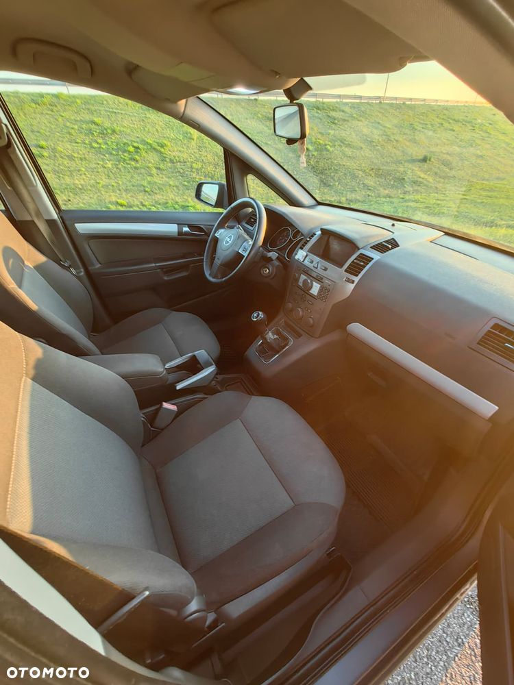 Opel Zafira - 12