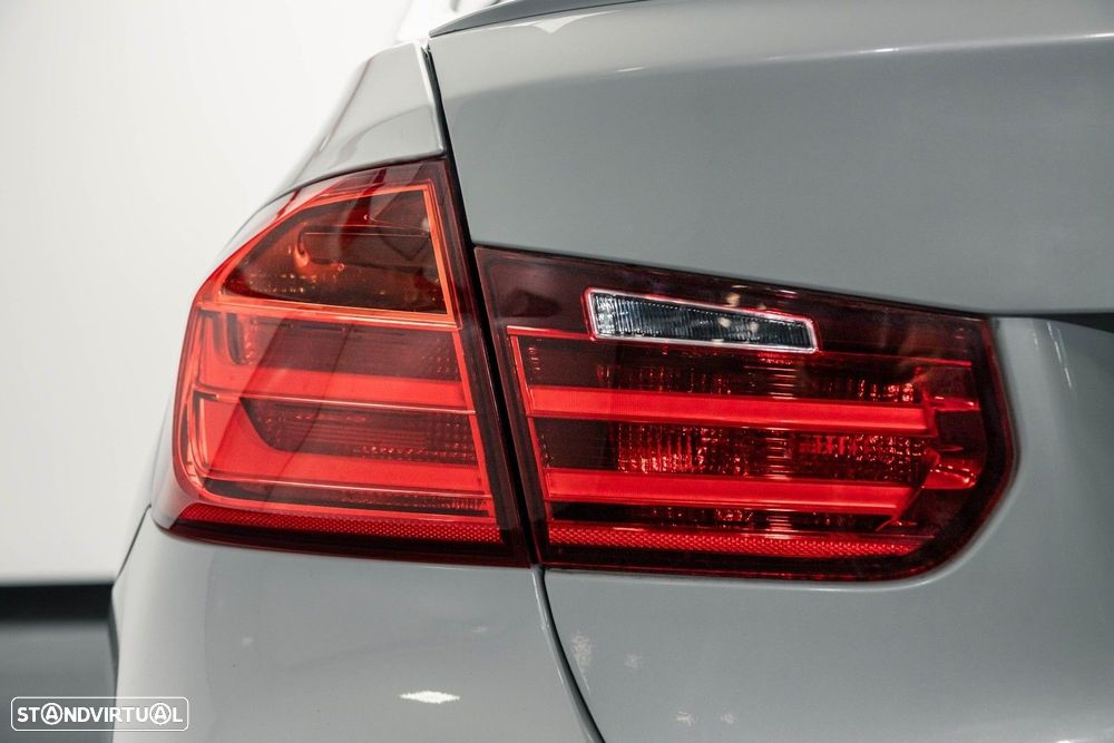 BMW 318 d Pack M - 16