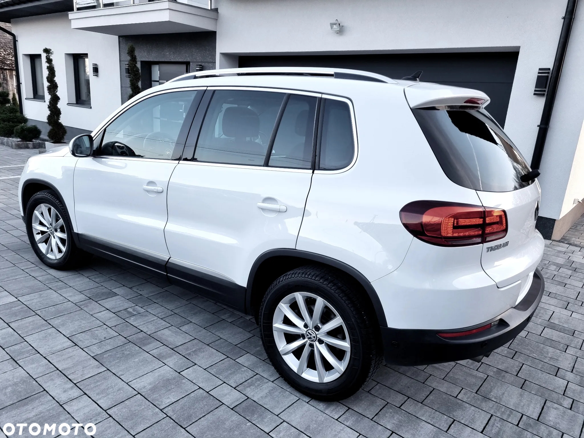 Volkswagen Tiguan 2.0 TDI SCR BlueMotion Technology Lounge Sport & Style - 4