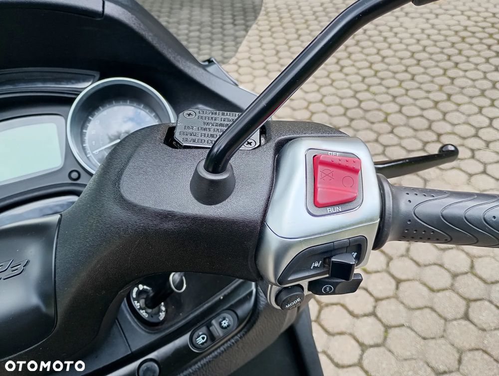 Piaggio MP-3 - 19