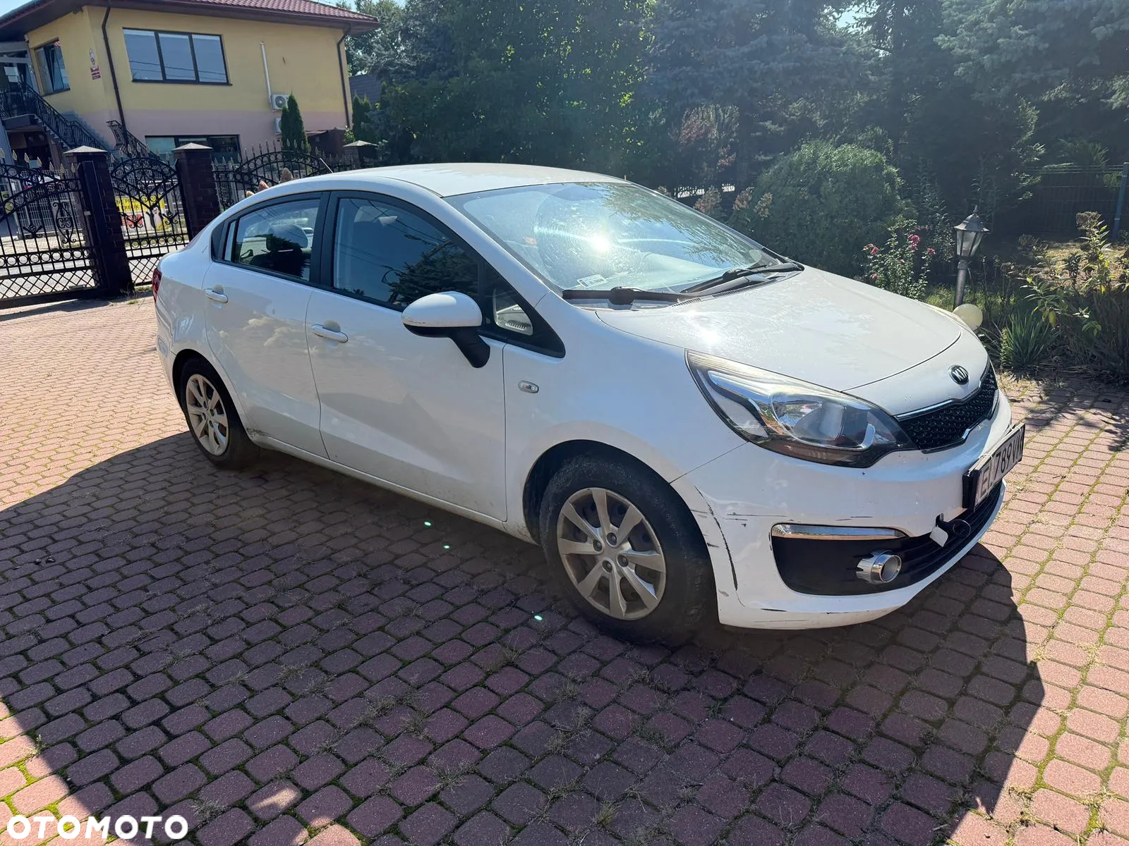 Kia Rio 1.2 L - 12