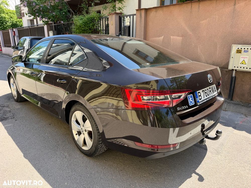 Skoda Superb 2.0 TDI DSG Style - 4