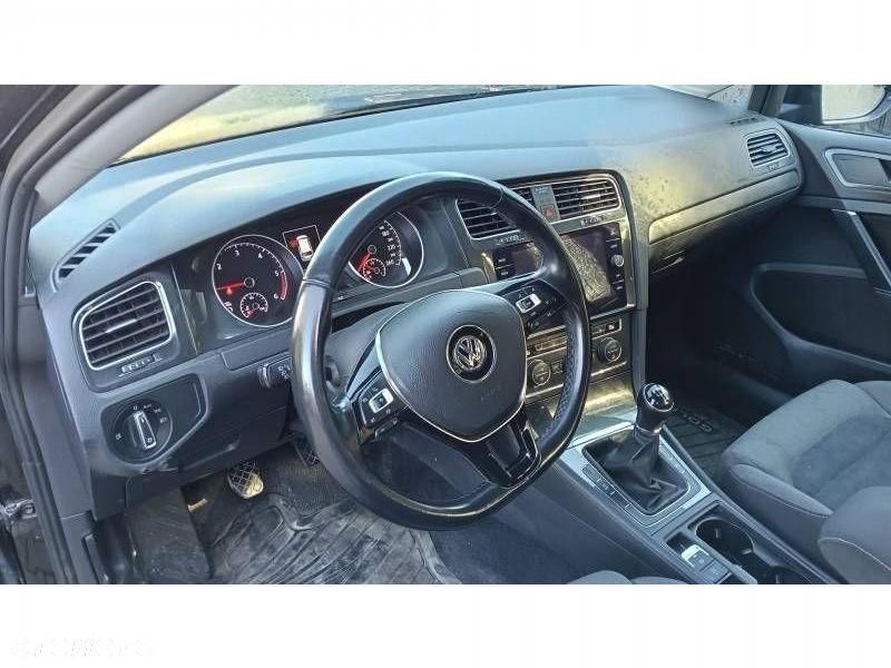 Volkswagen Golf - 23