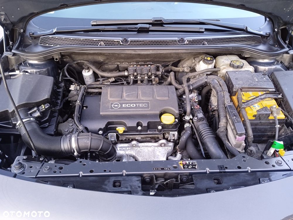 Opel Astra 1.4 T Executive EU6 - 19