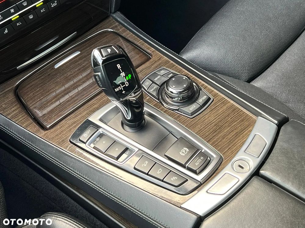 BMW Seria 7 750i xDrive - 31
