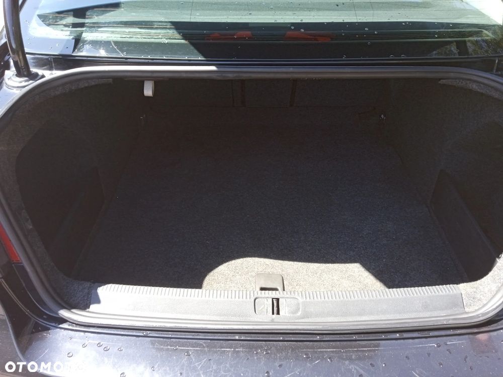 Volkswagen Passat 2.0 TDI Sportline - 9